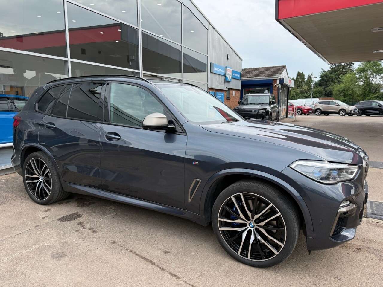 A 2019 BMW X5 4.4 M50i V8 SUV 5dr Petrol Auto xDrive Euro 6 (s/s) (530 ps) A 2019 BMW X5 4.4 M50i V8 SUV 5dr Petrol Auto xDrive Euro 6 (s/s) (530 ps)