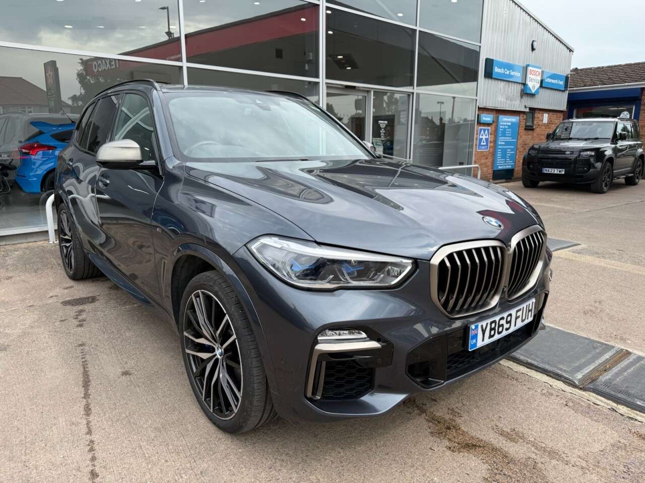 A 2019 BMW X5 4.4 M50i V8 SUV 5dr Petrol Auto xDrive Euro 6 (s/s) (530 ps) A 2019 BMW X5 4.4 M50i V8 SUV 5dr Petrol Auto xDrive Euro 6 (s/s) (530 ps)