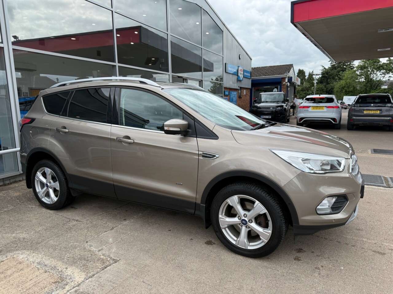 A 2018 FORD KUGA 1.5T EcoBoost Zetec SUV 5dr Petrol Auto AWD Euro 6 (s/s) (176 ps) A 2018 FORD KUGA 1.5T EcoBoost Zetec SUV 5dr Petrol Auto AWD Euro 6 (s/s) (176 ps)