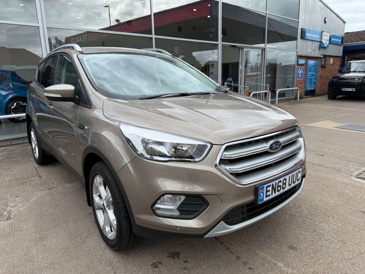 A 2018 FORD KUGA 1.5T EcoBoost Zetec SUV 5dr Petrol Auto AWD Euro 6 (s/s) (176 ps) A 2018 FORD KUGA 1.5T EcoBoost Zetec SUV 5dr Petrol Auto AWD Euro 6 (s/s) (176 ps)