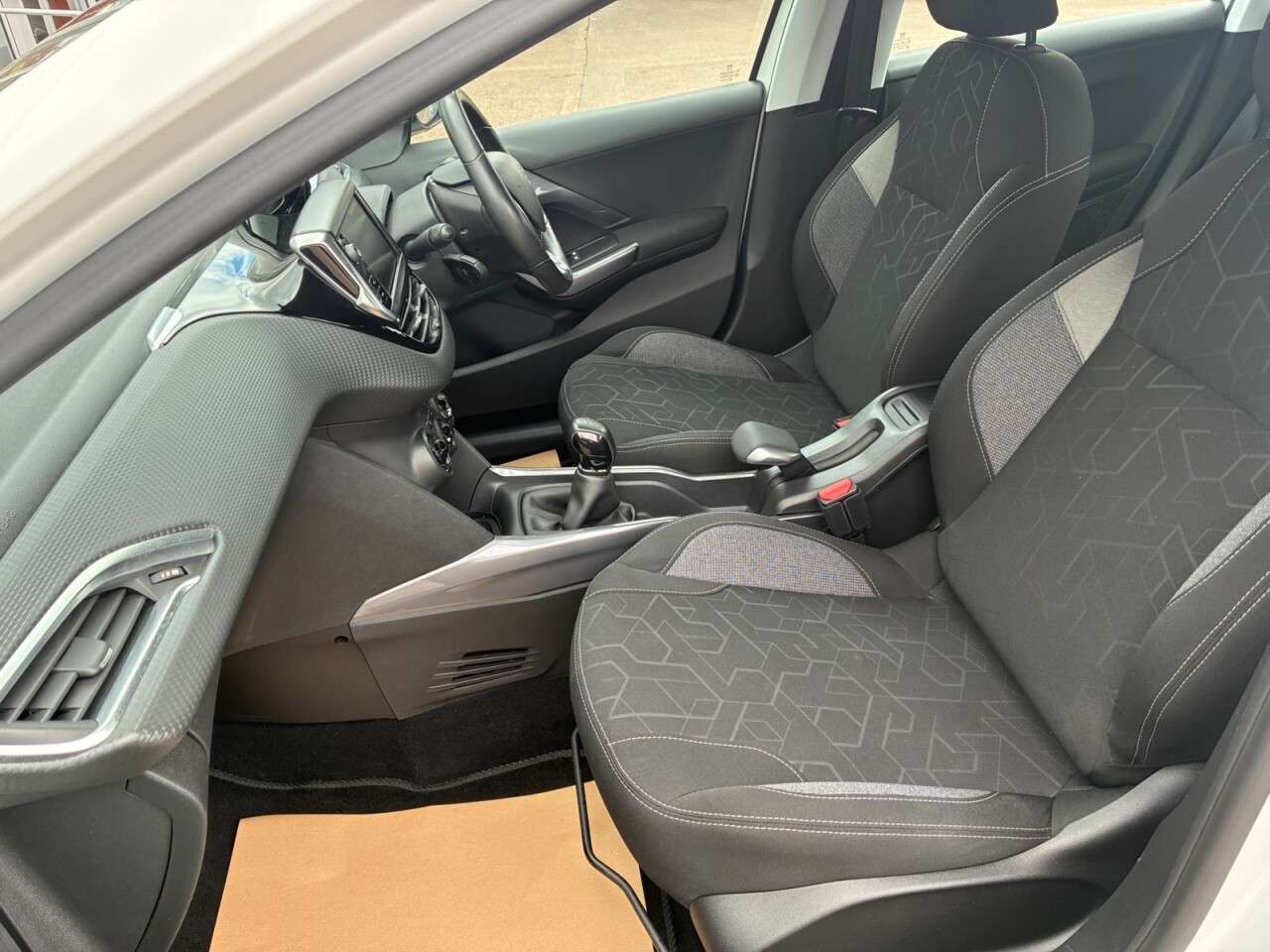 2017 PEUGEOT 2008 2017 PEUGEOT 2008