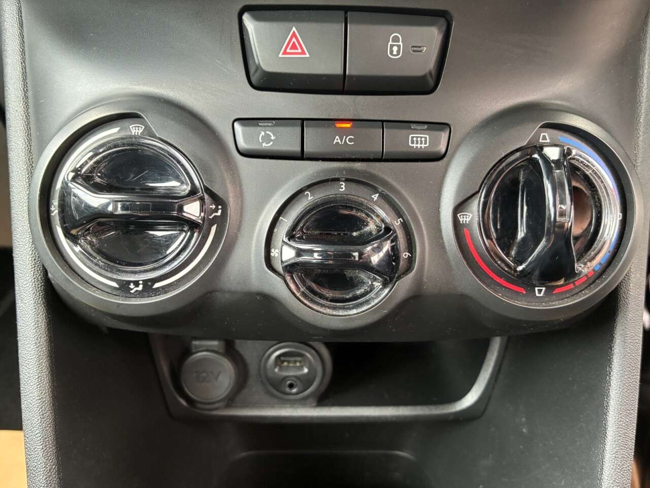 2017 PEUGEOT 2008 2017 PEUGEOT 2008