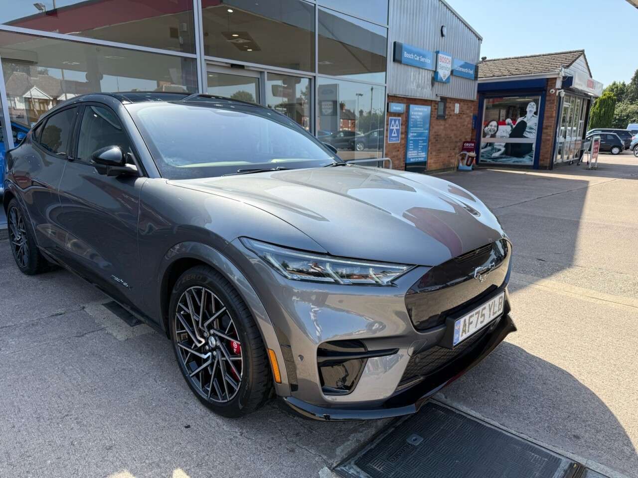 A 2025 FORD MUSTANG MACH-E Extended Range 91kWh GT SUV 5dr Electric Automatic AWD (487 ps) A 2025 FORD MUSTANG MACH-E Extended Range 91kWh GT SUV 5dr Electric Automatic AWD (487 ps)