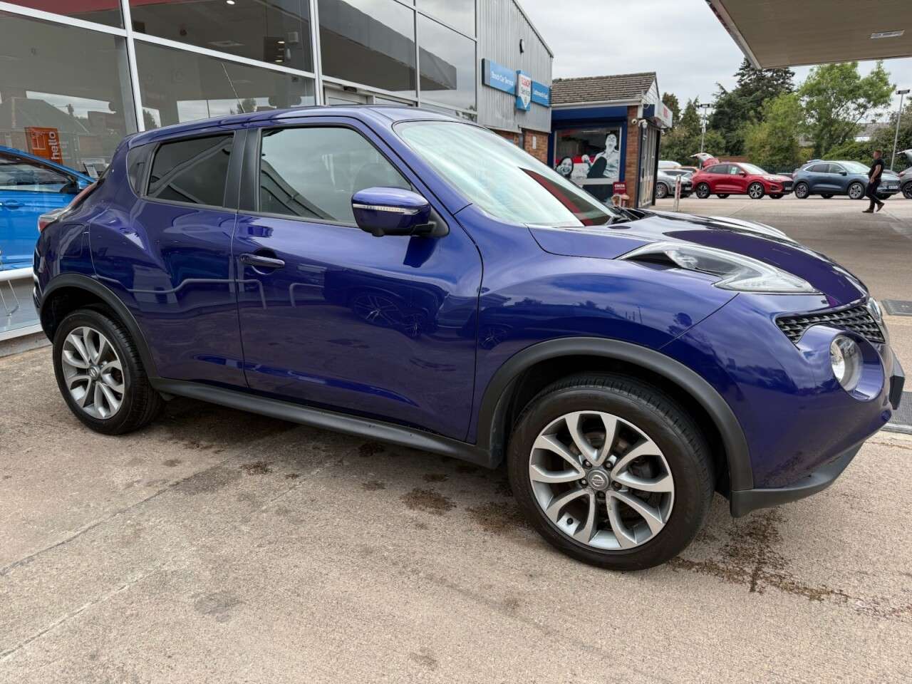 A 2017 NISSAN JUKE 1.6 Tekna SUV 5dr Petrol XTRON Euro 6 (117 ps) A 2017 NISSAN JUKE 1.6 Tekna SUV 5dr Petrol XTRON Euro 6 (117 ps)