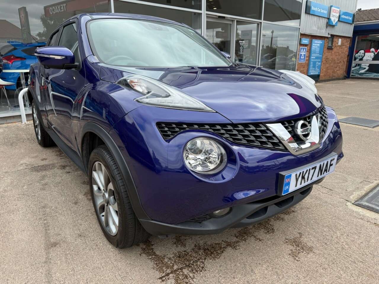 A 2017 NISSAN JUKE 1.6 Tekna SUV 5dr Petrol XTRON Euro 6 (117 ps) A 2017 NISSAN JUKE 1.6 Tekna SUV 5dr Petrol XTRON Euro 6 (117 ps)