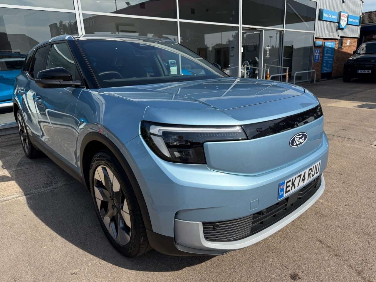 A 2024 FORD EXPLORER Extended Range 77kWh Premium SUV 5dr Electric Auto (286 ps) A 2024 FORD EXPLORER Extended Range 77kWh Premium SUV 5dr Electric Auto (286 ps)