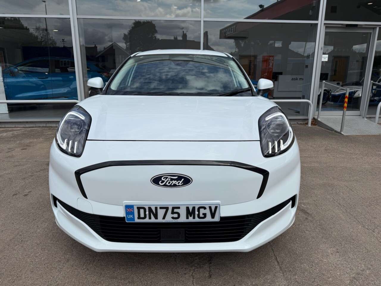 A 2025 FORD PUMA GEN-E Standard Range 43kWh Premium SUV 5dr Electric Auto (168 ps) A 2025 FORD PUMA GEN-E Standard Range 43kWh Premium SUV 5dr Electric Auto (168 ps)