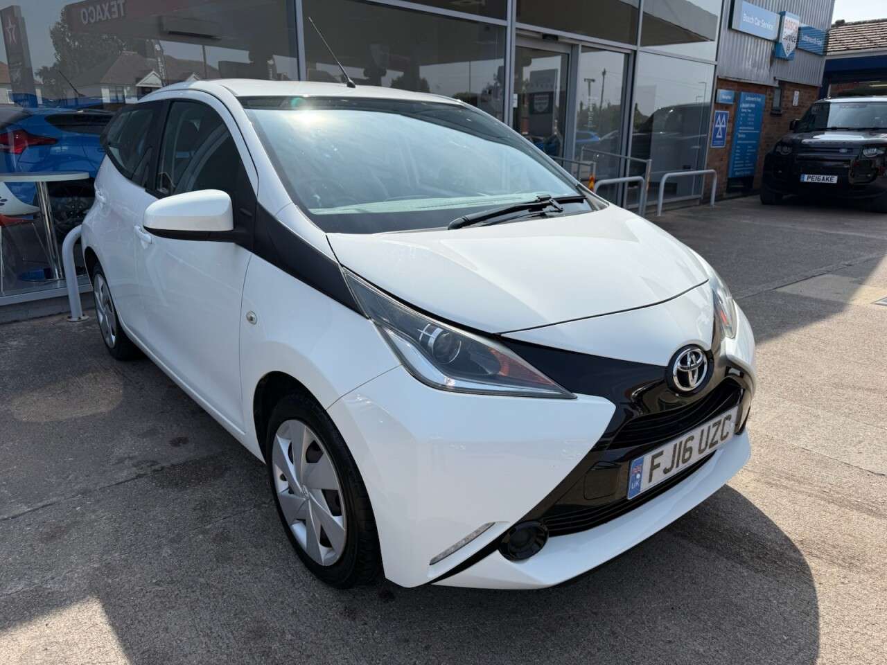 A 2016 TOYOTA AYGO 1.0 VVT-i x-play Hatchback 5dr Petrol Manual Euro 5 Euro 5 (68 ps) A 2016 TOYOTA AYGO 1.0 VVT-i x-play Hatchback 5dr Petrol Manual Euro 5 Euro 5 (68 ps)