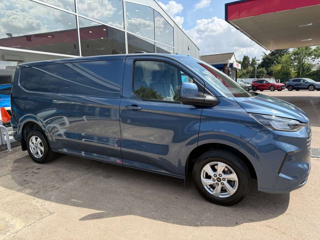 A 2024 FORD TRANSIT CUSTOM 2.0 320 EcoBlue Limited Panel Van 5dr Diesel Auto L2 H1 Euro 6 (s/s) (136 p A 2024 FORD TRANSIT CUSTOM 2.0 320 EcoBlue Limited Panel Van 5dr Diesel Auto L2 H1 Euro 6 (s/s) (136 p