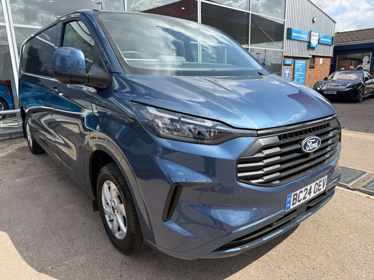 A 2024 FORD TRANSIT CUSTOM 2.0 320 EcoBlue Limited Panel Van 5dr Diesel Auto L2 H1 Euro 6 (s/s) (136 p A 2024 FORD TRANSIT CUSTOM 2.0 320 EcoBlue Limited Panel Van 5dr Diesel Auto L2 H1 Euro 6 (s/s) (136 p
