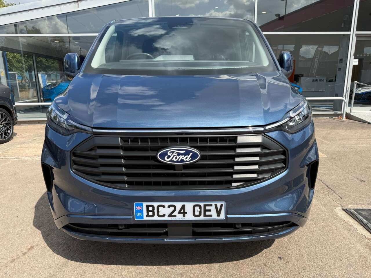 A 2024 FORD TRANSIT CUSTOM 2.0 320 EcoBlue Limited Panel Van 5dr Diesel Auto L2 H1 Euro 6 (s/s) (136 p A 2024 FORD TRANSIT CUSTOM 2.0 320 EcoBlue Limited Panel Van 5dr Diesel Auto L2 H1 Euro 6 (s/s) (136 p