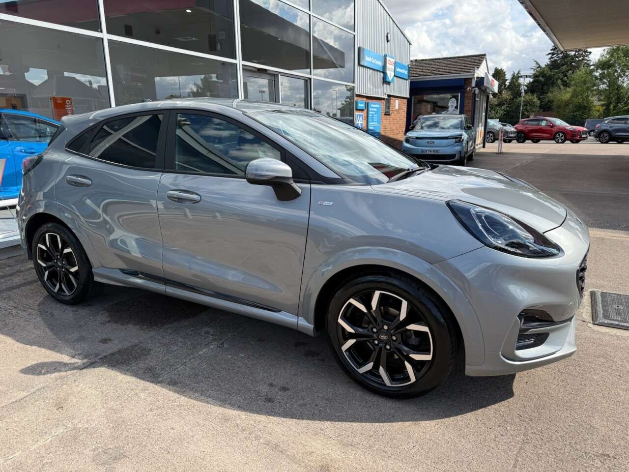 A 2023 FORD PUMA 1.0T EcoBoost MHEV ST-Line X SUV 5dr Petrol Hybrid Manual Euro 6 (s/s) (125 A 2023 FORD PUMA 1.0T EcoBoost MHEV ST-Line X SUV 5dr Petrol Hybrid Manual Euro 6 (s/s) (125
