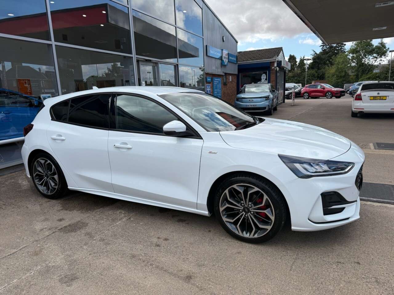 A 2024 FORD FOCUS 1.0T EcoBoost MHEV ST-Line X Hatchback 5dr Petrol Hybrid DCT Euro 6 (s/s) ( A 2024 FORD FOCUS 1.0T EcoBoost MHEV ST-Line X Hatchback 5dr Petrol Hybrid DCT Euro 6 (s/s) (