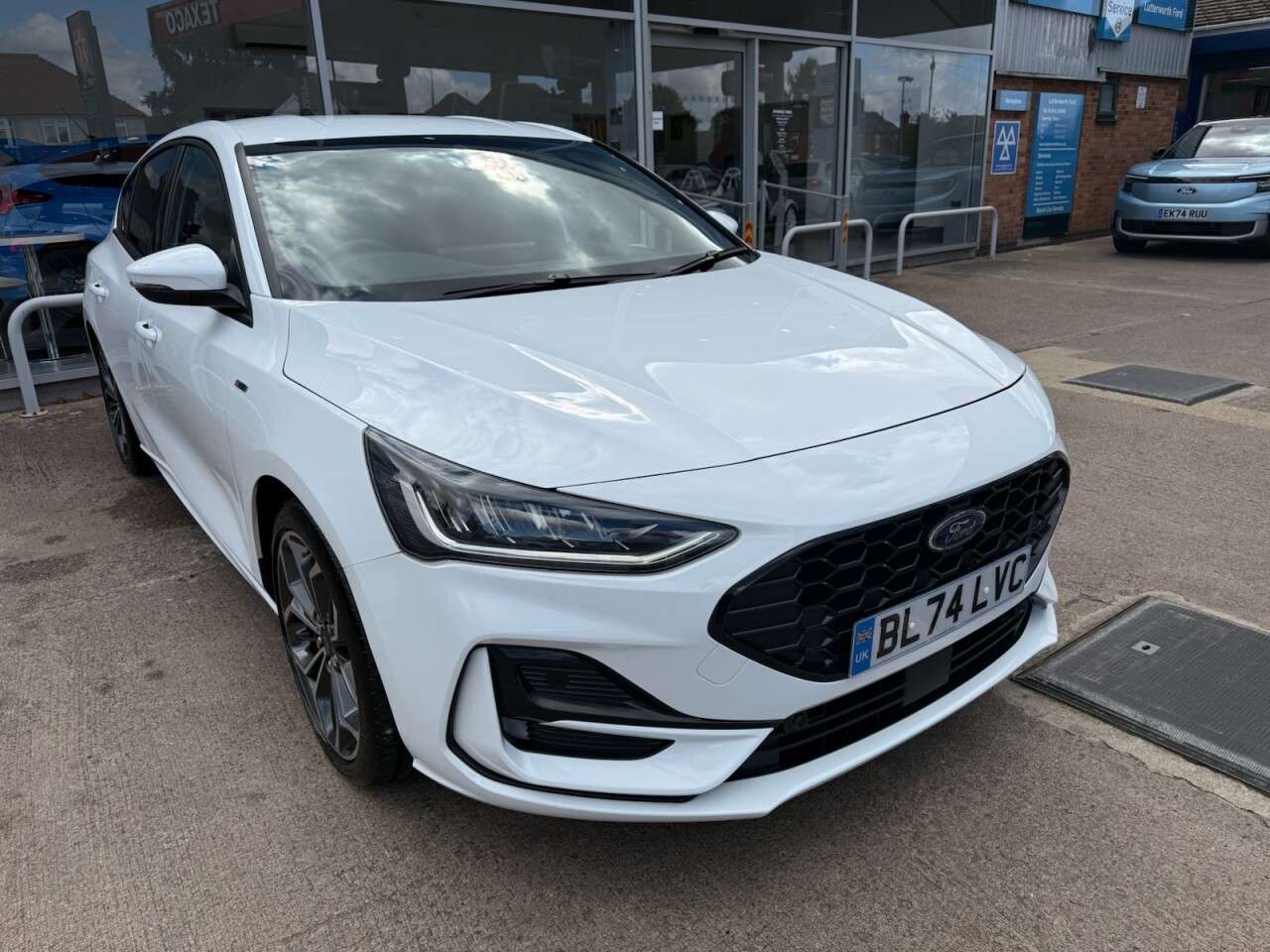 A 2024 FORD FOCUS 1.0T EcoBoost MHEV ST-Line X Hatchback 5dr Petrol Hybrid DCT Euro 6 (s/s) ( A 2024 FORD FOCUS 1.0T EcoBoost MHEV ST-Line X Hatchback 5dr Petrol Hybrid DCT Euro 6 (s/s) (