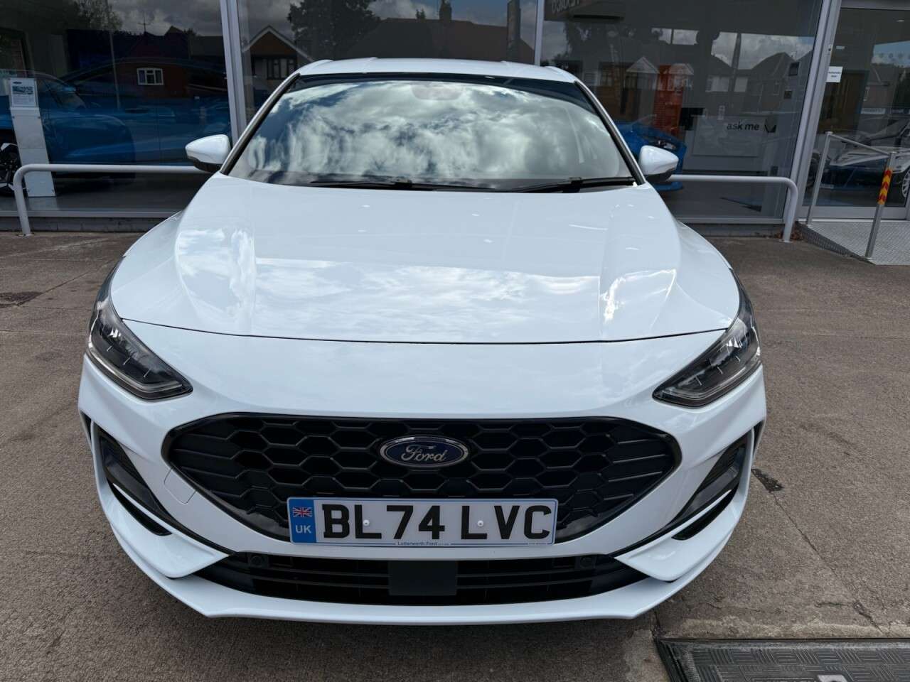 A 2024 FORD FOCUS 1.0T EcoBoost MHEV ST-Line X Hatchback 5dr Petrol Hybrid DCT Euro 6 (s/s) ( A 2024 FORD FOCUS 1.0T EcoBoost MHEV ST-Line X Hatchback 5dr Petrol Hybrid DCT Euro 6 (s/s) (