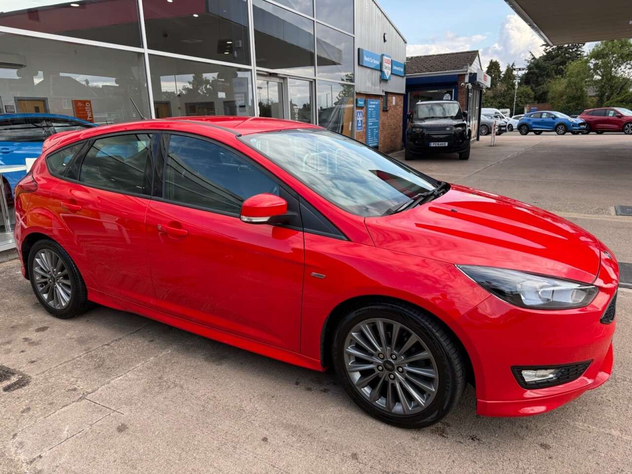 A 2018 FORD FOCUS 1.0T EcoBoost ST-Line Hatchback 5dr Petrol Manual Euro 6 (s/s) (140 ps) A 2018 FORD FOCUS 1.0T EcoBoost ST-Line Hatchback 5dr Petrol Manual Euro 6 (s/s) (140 ps)