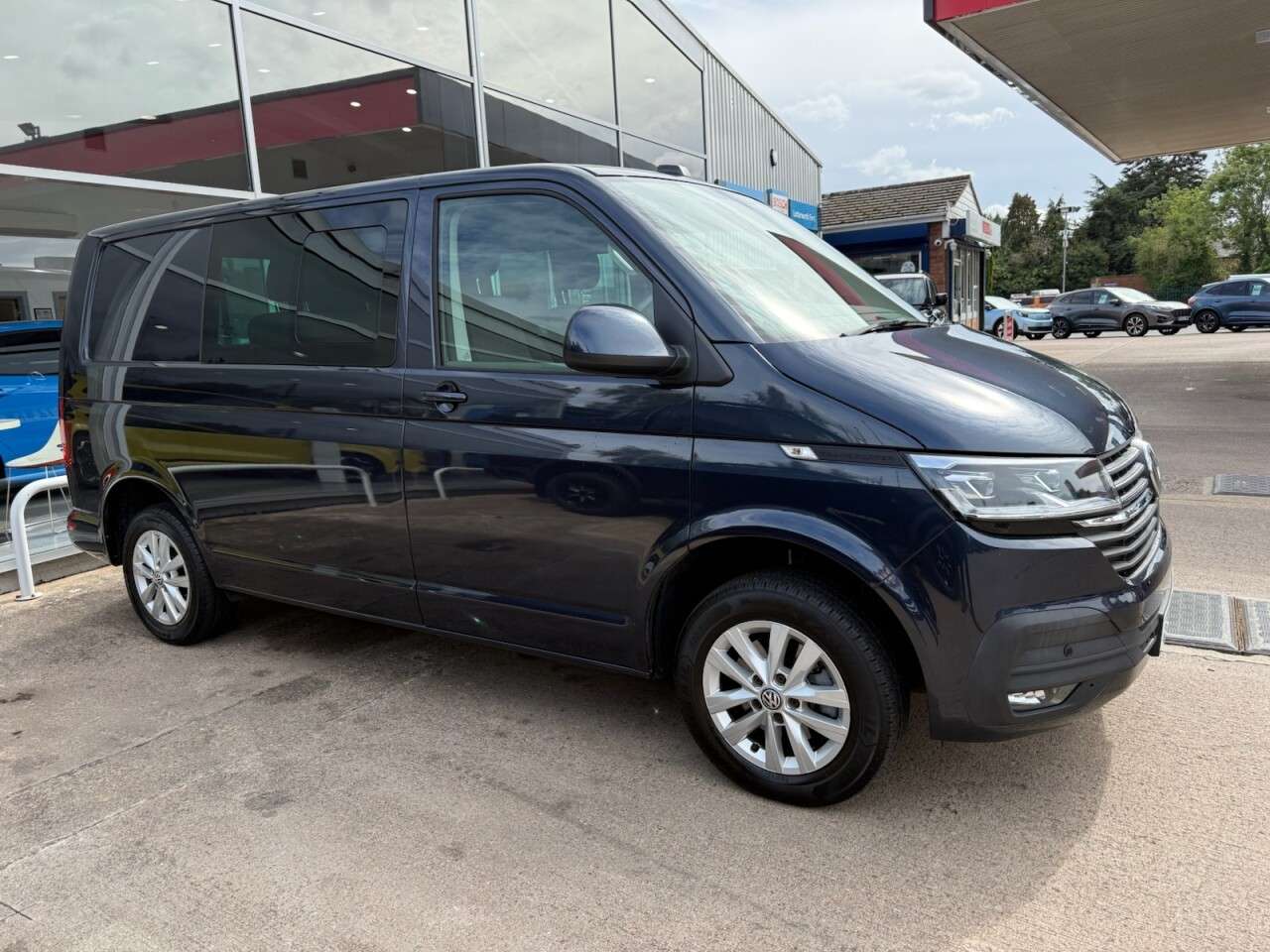 A 2022 VOLKSWAGEN TRANSPORTER 2.0 TDI T30 Highline Kombi Double Cab 5dr Diesel DSG FWD SWB Euro 6 (s/s) ( A 2022 VOLKSWAGEN TRANSPORTER 2.0 TDI T30 Highline Kombi Double Cab 5dr Diesel DSG FWD SWB Euro 6 (s/s) (
