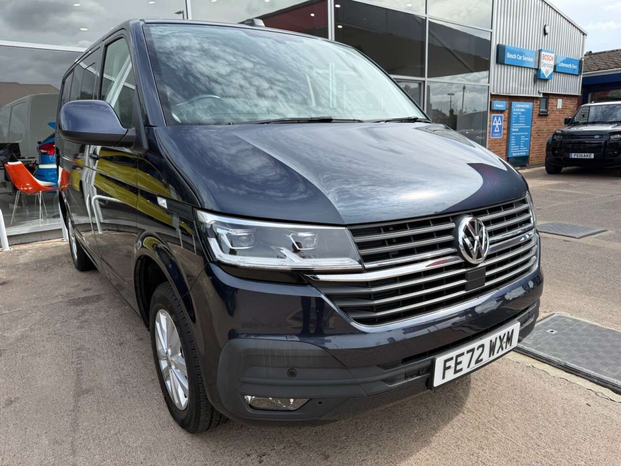 A 2022 VOLKSWAGEN TRANSPORTER 2.0 TDI T30 Highline Kombi Double Cab 5dr Diesel DSG FWD SWB Euro 6 (s/s) ( A 2022 VOLKSWAGEN TRANSPORTER 2.0 TDI T30 Highline Kombi Double Cab 5dr Diesel DSG FWD SWB Euro 6 (s/s) (