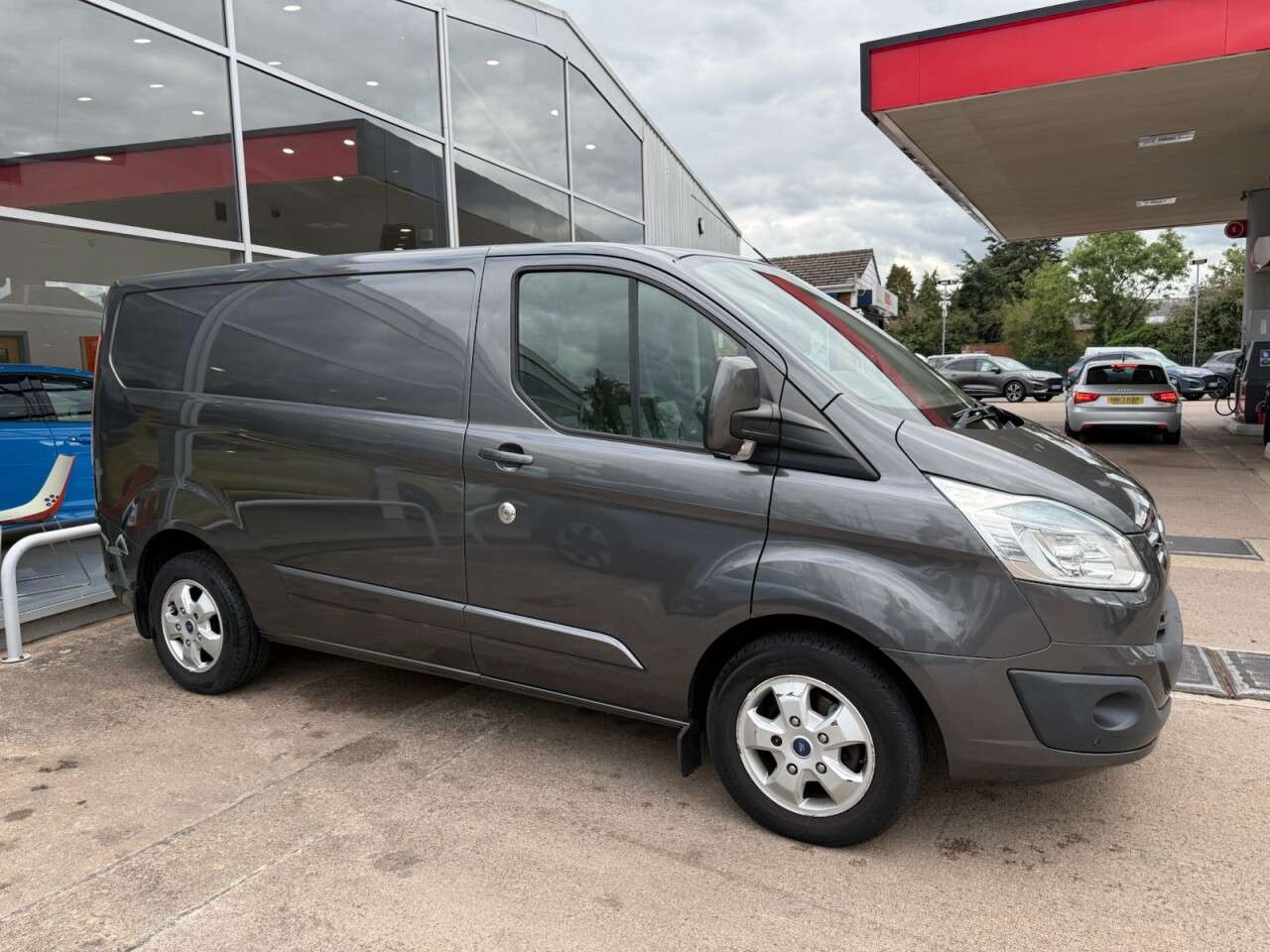 A 2016 FORD TRANSIT CUSTOM 2.2 TDCi 270 Limited Panel Van 5dr Diesel Manual L1 H1 (186 g/km, 123 bhp) A 2016 FORD TRANSIT CUSTOM 2.2 TDCi 270 Limited Panel Van 5dr Diesel Manual L1 H1 (186 g/km, 123 bhp)