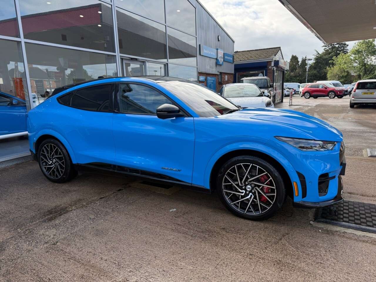 A 2022 FORD MUSTANG MACH-E Extended Range 91kWh GT SUV 5dr Electric Automatic AWD (487 ps) A 2022 FORD MUSTANG MACH-E Extended Range 91kWh GT SUV 5dr Electric Automatic AWD (487 ps)