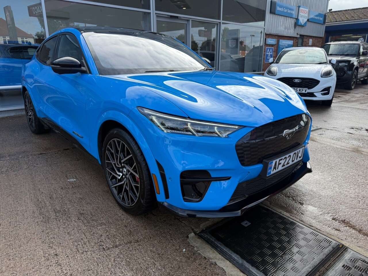 A 2022 FORD MUSTANG MACH-E Extended Range 91kWh GT SUV 5dr Electric Automatic AWD (487 ps) A 2022 FORD MUSTANG MACH-E Extended Range 91kWh GT SUV 5dr Electric Automatic AWD (487 ps)