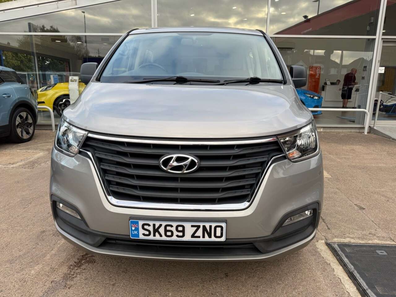 A 2019 HYUNDAI I800 2.5 CRDi SE Nav MPV 5dr Diesel Manual Euro 6 (136 ps) A 2019 HYUNDAI I800 2.5 CRDi SE Nav MPV 5dr Diesel Manual Euro 6 (136 ps)