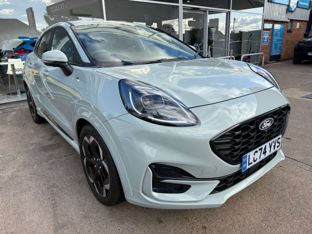 A 2024 FORD PUMA 1.0T EcoBoost MHEV ST-Line X SUV 5dr Petrol Hybrid DCT Euro 6 (s/s) (125 ps A 2024 FORD PUMA 1.0T EcoBoost MHEV ST-Line X SUV 5dr Petrol Hybrid DCT Euro 6 (s/s) (125 ps
