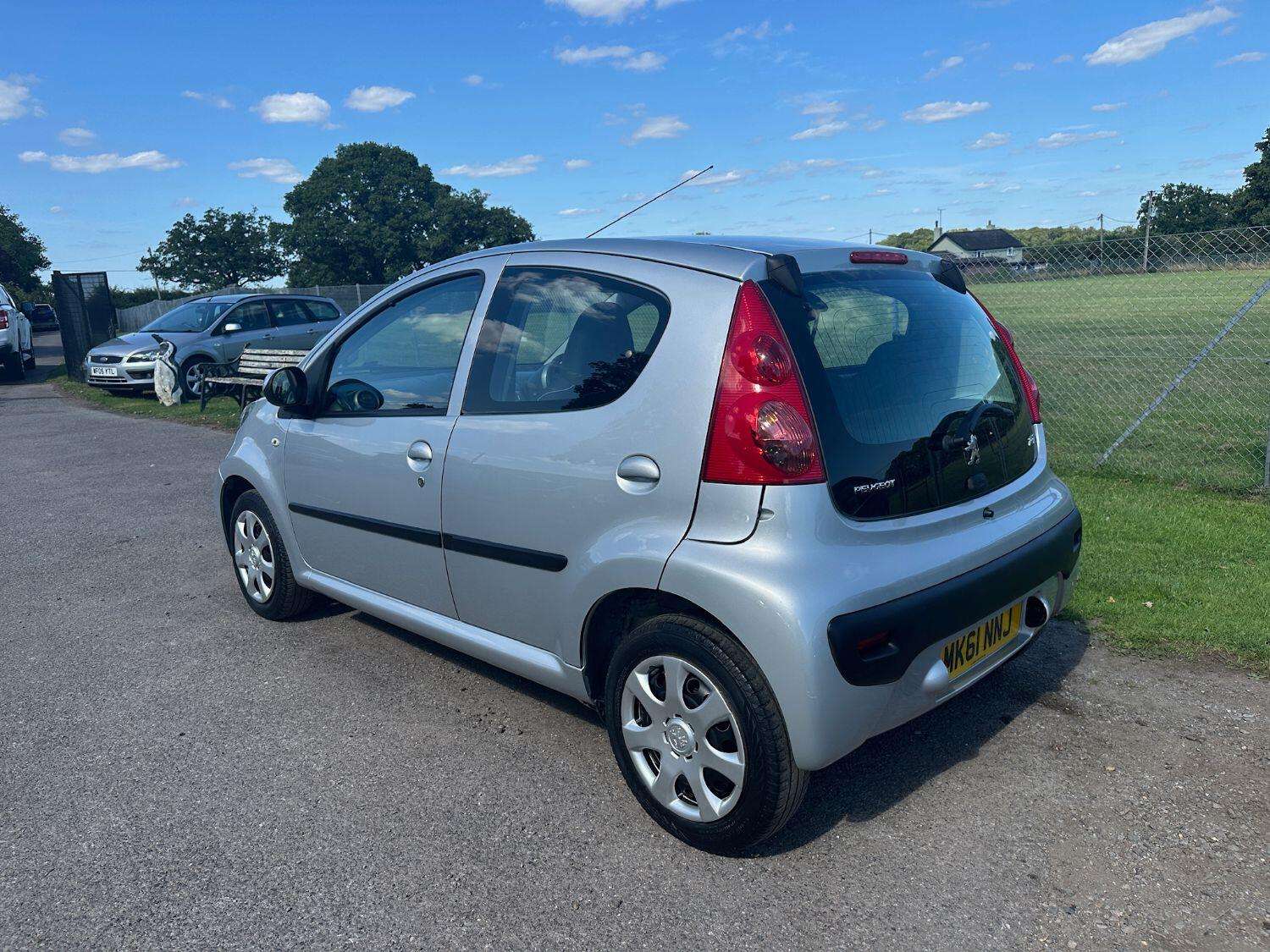 2011 PEUGEOT 107 2011 PEUGEOT 107