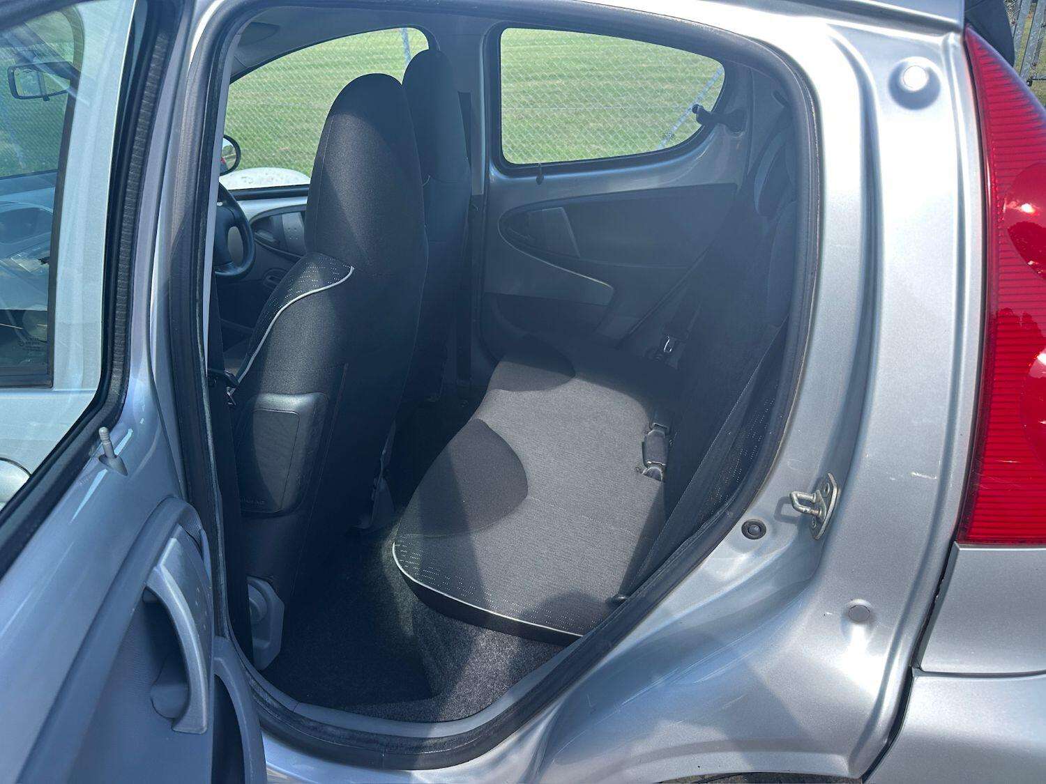 2011 PEUGEOT 107 2011 PEUGEOT 107