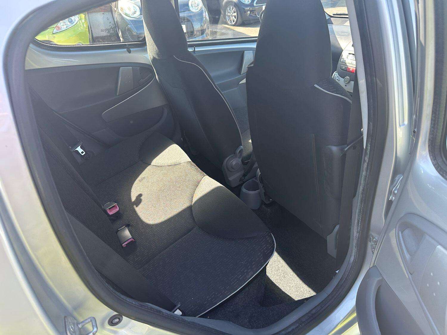 2011 PEUGEOT 107 2011 PEUGEOT 107