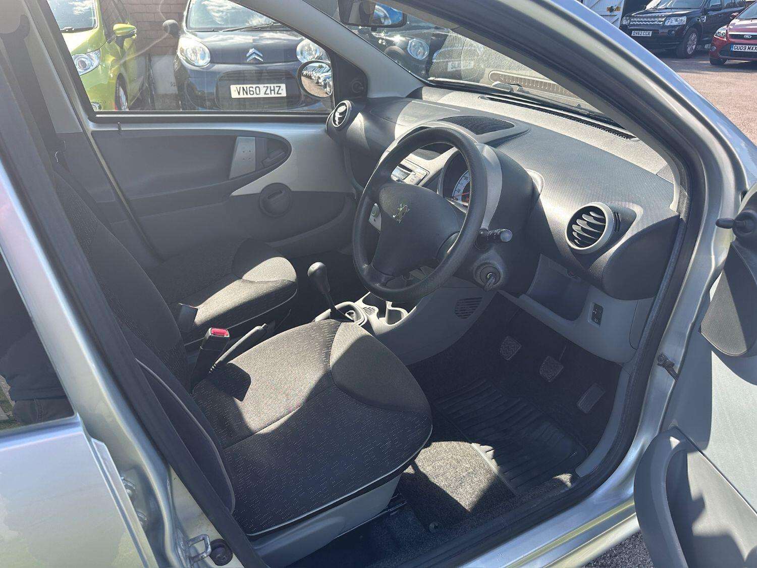 2011 PEUGEOT 107 2011 PEUGEOT 107