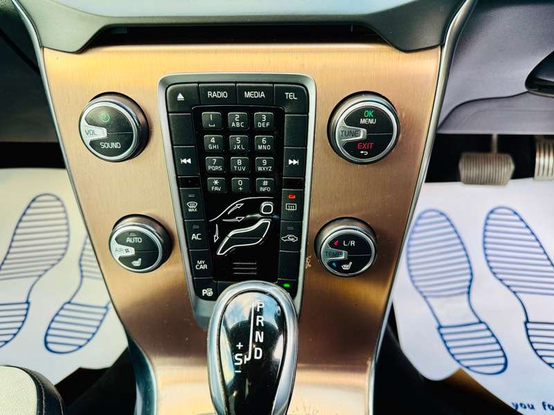 2014 VOLVO V40 2014 VOLVO V40