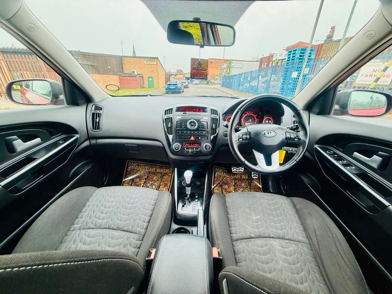 A 2011 KIA CEED CRDI 3 SW A 2011 KIA CEED CRDI 3 SW