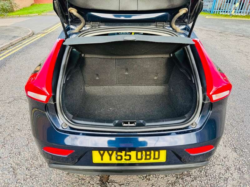 2015 VOLVO V40 2015 VOLVO V40