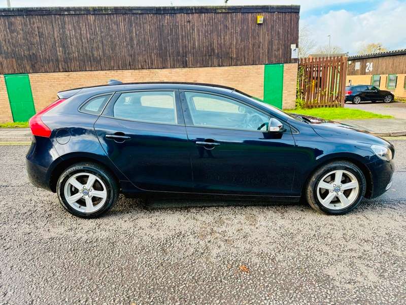 2015 VOLVO V40 2015 VOLVO V40