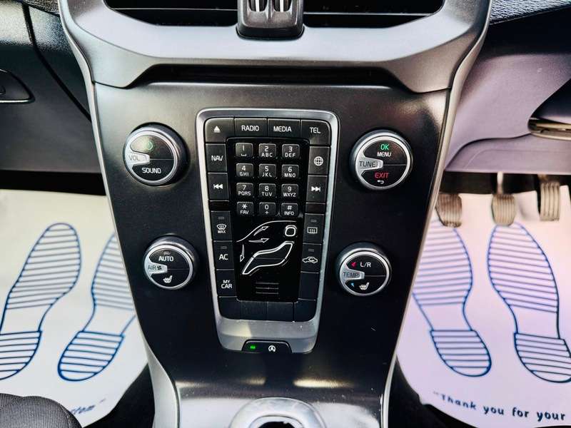 2015 VOLVO V40 2015 VOLVO V40