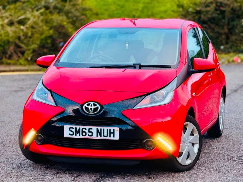 A 2015 TOYOTA AYGO VVT-I X-PLAY A 2015 TOYOTA AYGO VVT-I X-PLAY