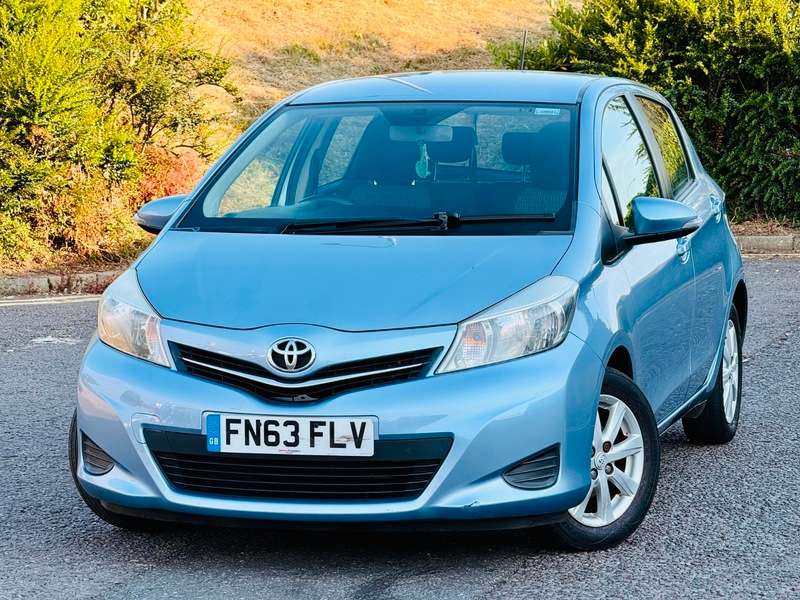 A 2013 TOYOTA YARIS VVT-I TR A 2013 TOYOTA YARIS VVT-I TR