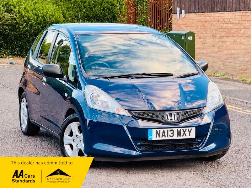 A 2013 HONDA JAZZ I-VTEC S AC A 2013 HONDA JAZZ I-VTEC S AC