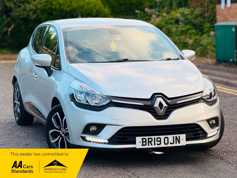 A 2019 RENAULT CLIO Play A 2019 RENAULT CLIO Play