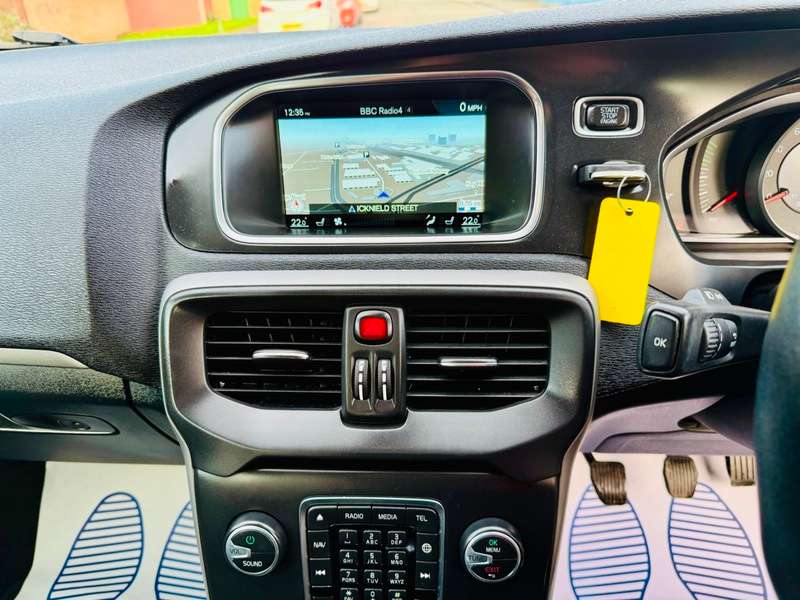 2015 VOLVO V40 2015 VOLVO V40