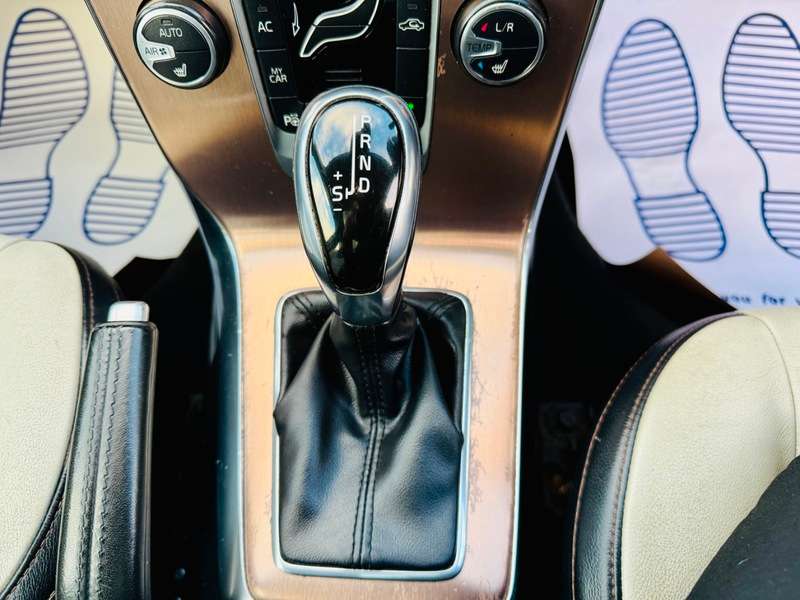 2014 VOLVO V40 2014 VOLVO V40