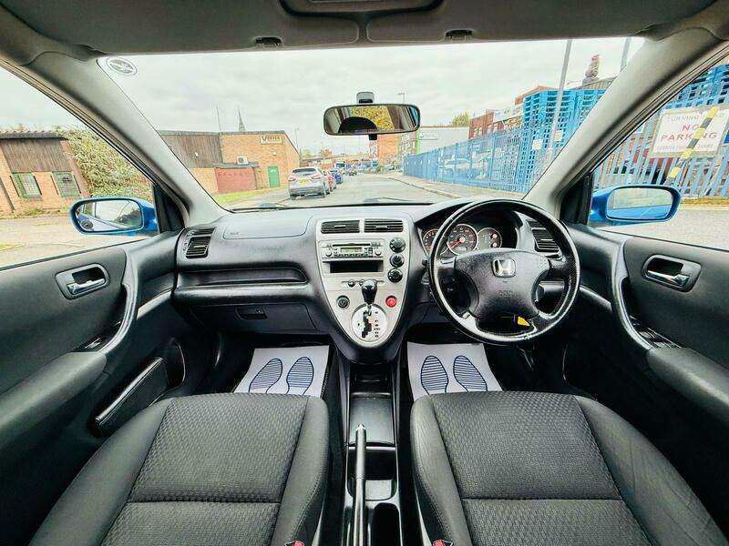 A 2004 HONDA CIVIC SE A 2004 HONDA CIVIC SE