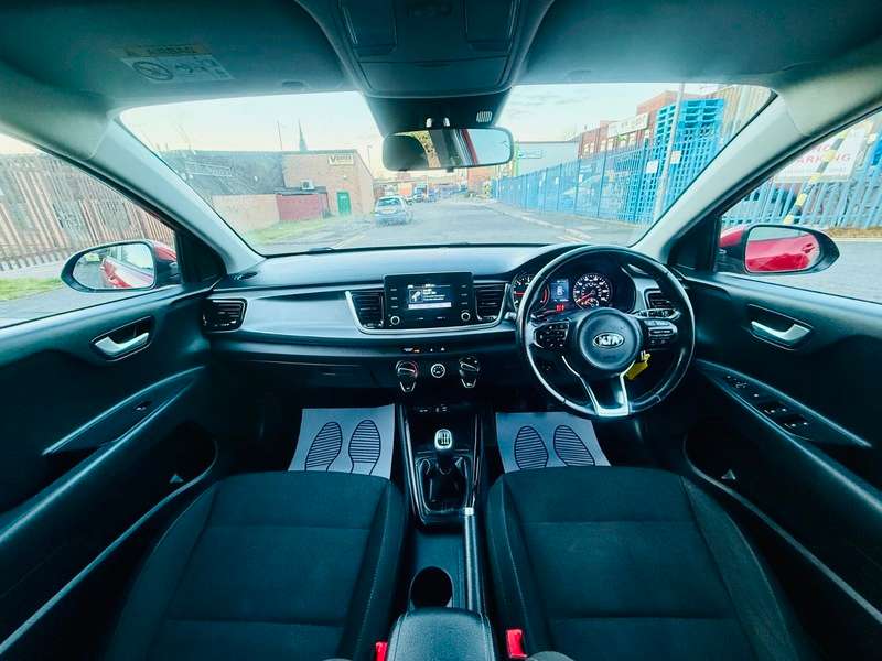 A 2017 KIA RIO CRDI 2 A 2017 KIA RIO CRDI 2