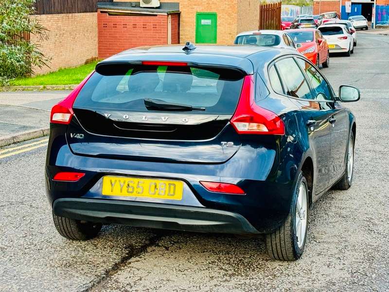 2015 VOLVO V40 2015 VOLVO V40