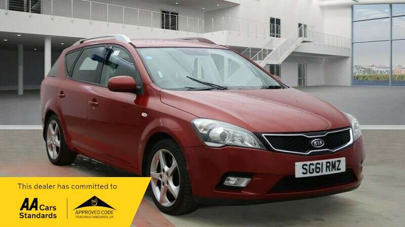A 2011 KIA CEED CRDI 3 SW A 2011 KIA CEED CRDI 3 SW