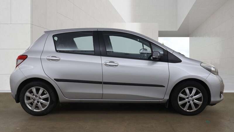 A 2013 TOYOTA YARIS VVT-I TR A 2013 TOYOTA YARIS VVT-I TR