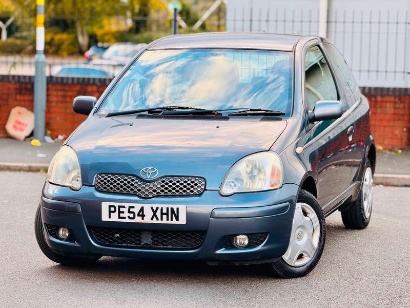 A 2004 TOYOTA YARIS VVTI BLUE A 2004 TOYOTA YARIS VVTI BLUE