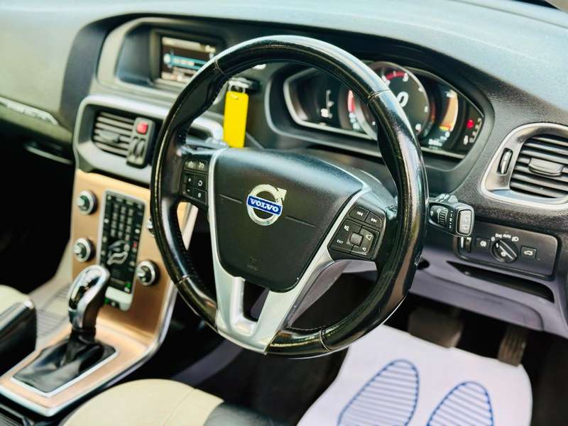 2014 VOLVO V40 2014 VOLVO V40