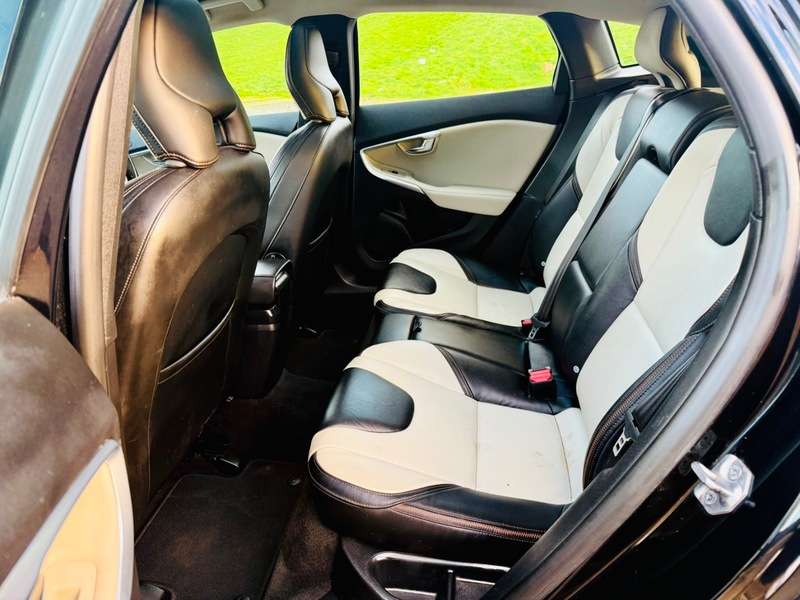 2014 VOLVO V40 2014 VOLVO V40